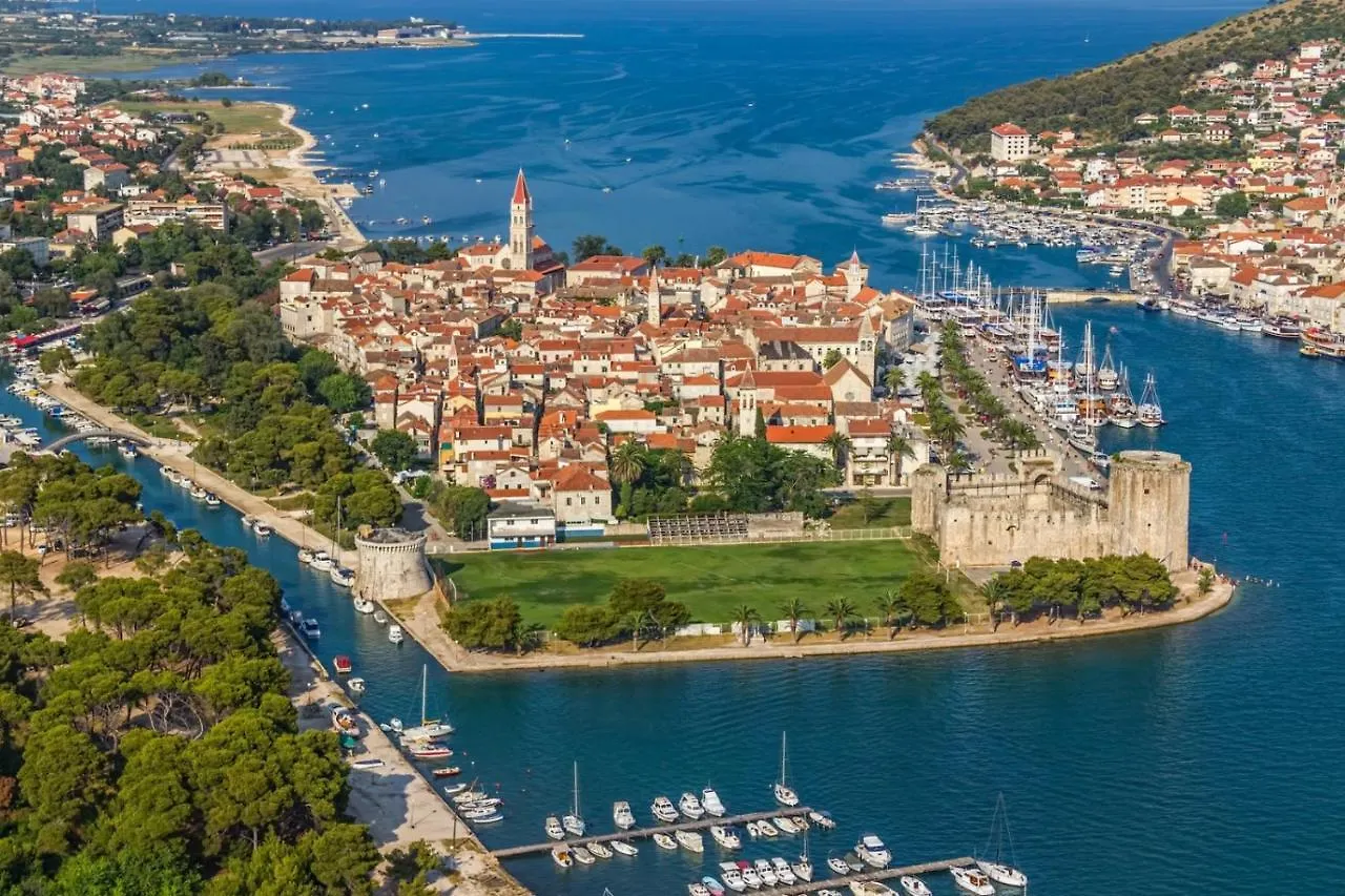 Apartment In Okrug Gornji With Balcony, Air Conditioning, Wifi, Dishwasher 5048-1 Trogir Croatia